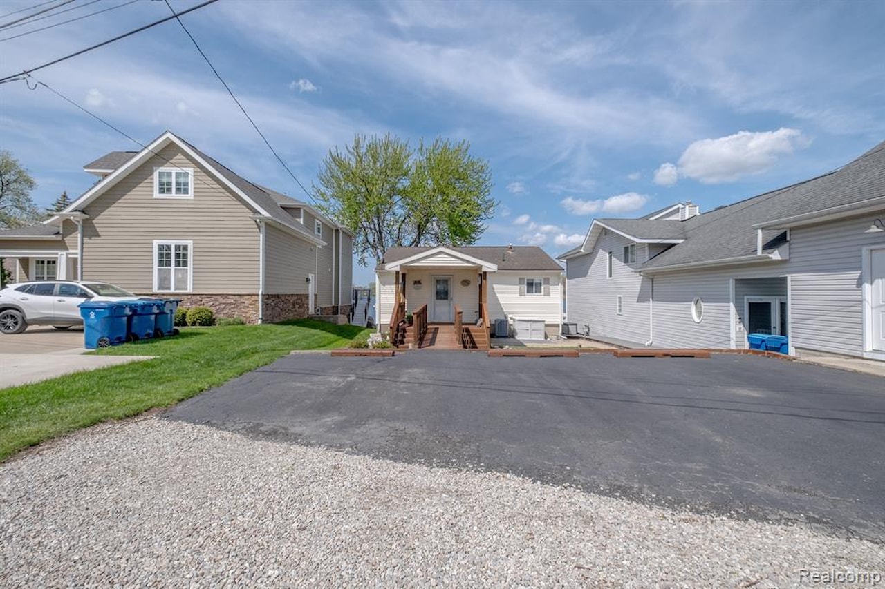 2414 Cranewood Dr in Fenton Twp, MI Photo 25