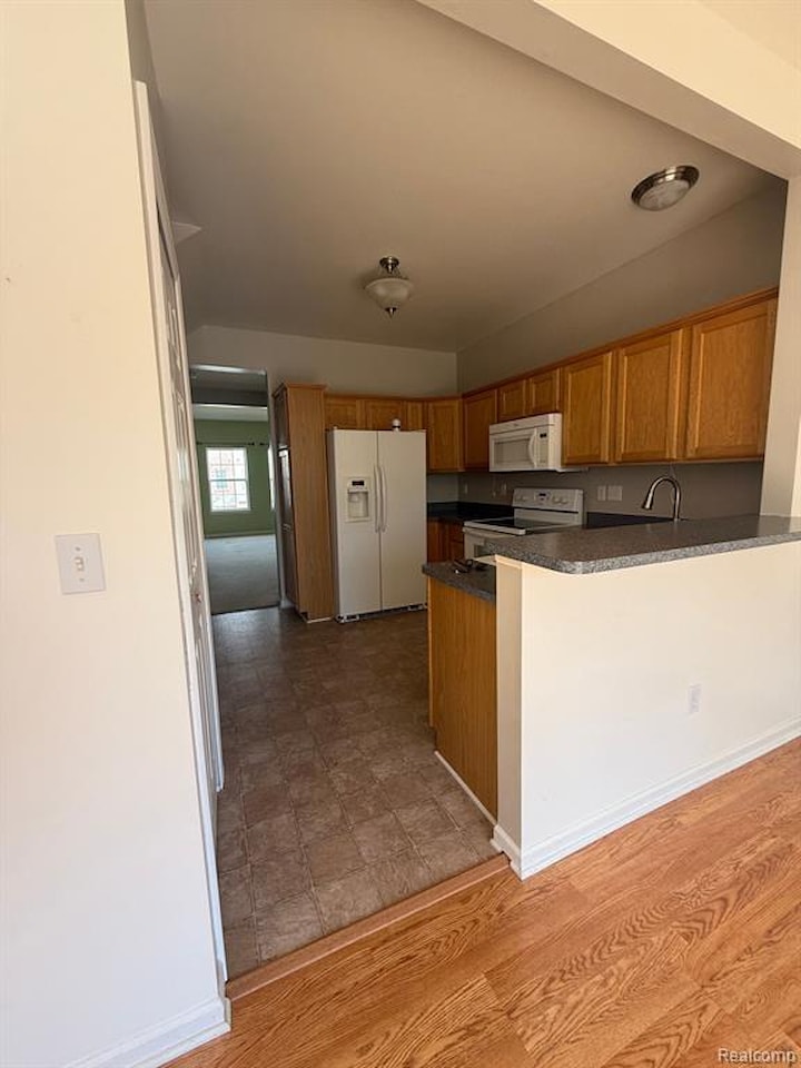 1618 Red Hickory in Howell Twp, MI Photo 4