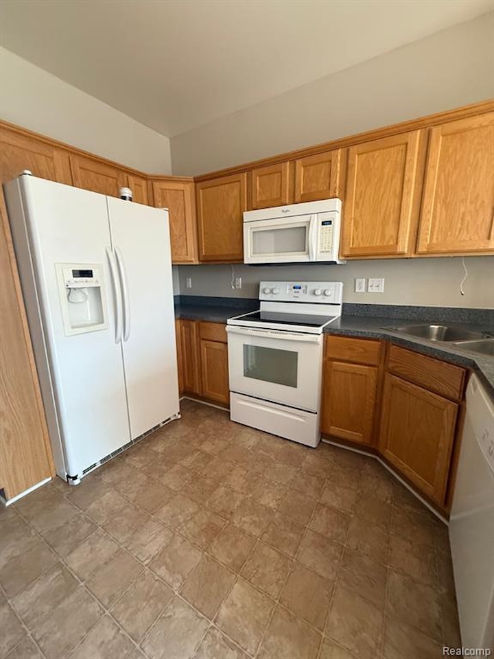 1618 Red Hickory in Howell Twp, MI Photo 6