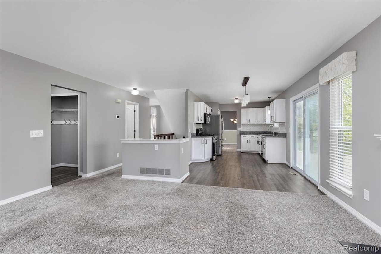 5572 Justin in Ypsilanti Twp, MI Photo 15