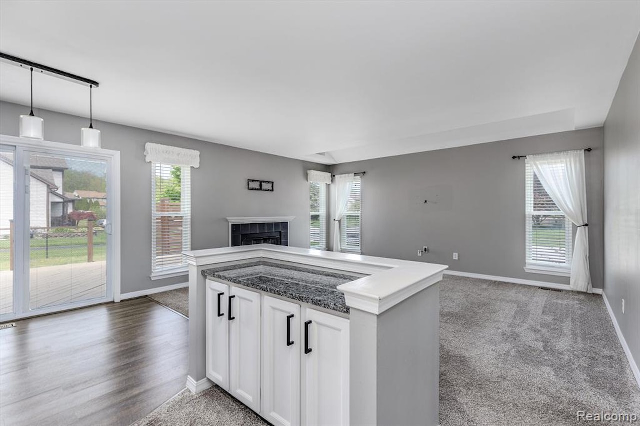 5572 Justin in Ypsilanti Twp, MI Photo 17