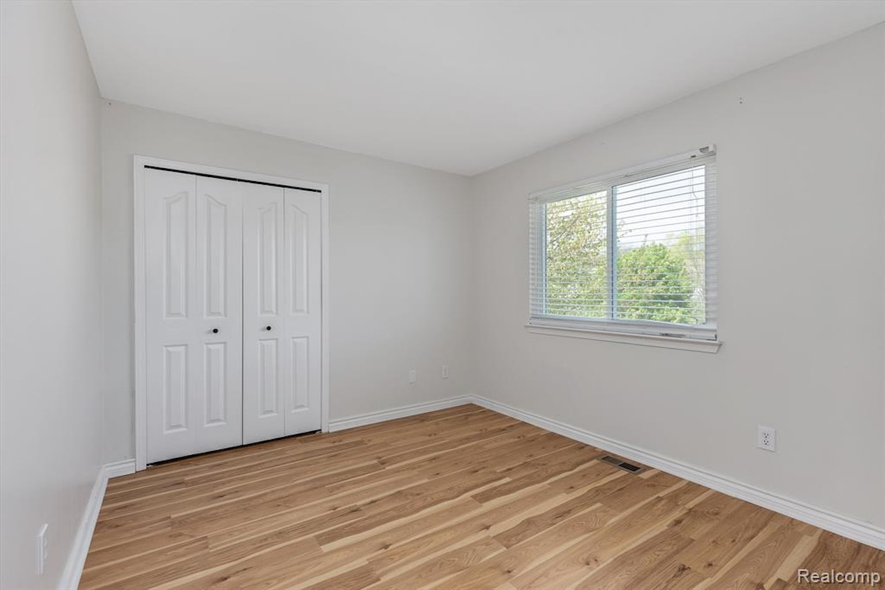 5572 Justin in Ypsilanti Twp, MI Photo 20