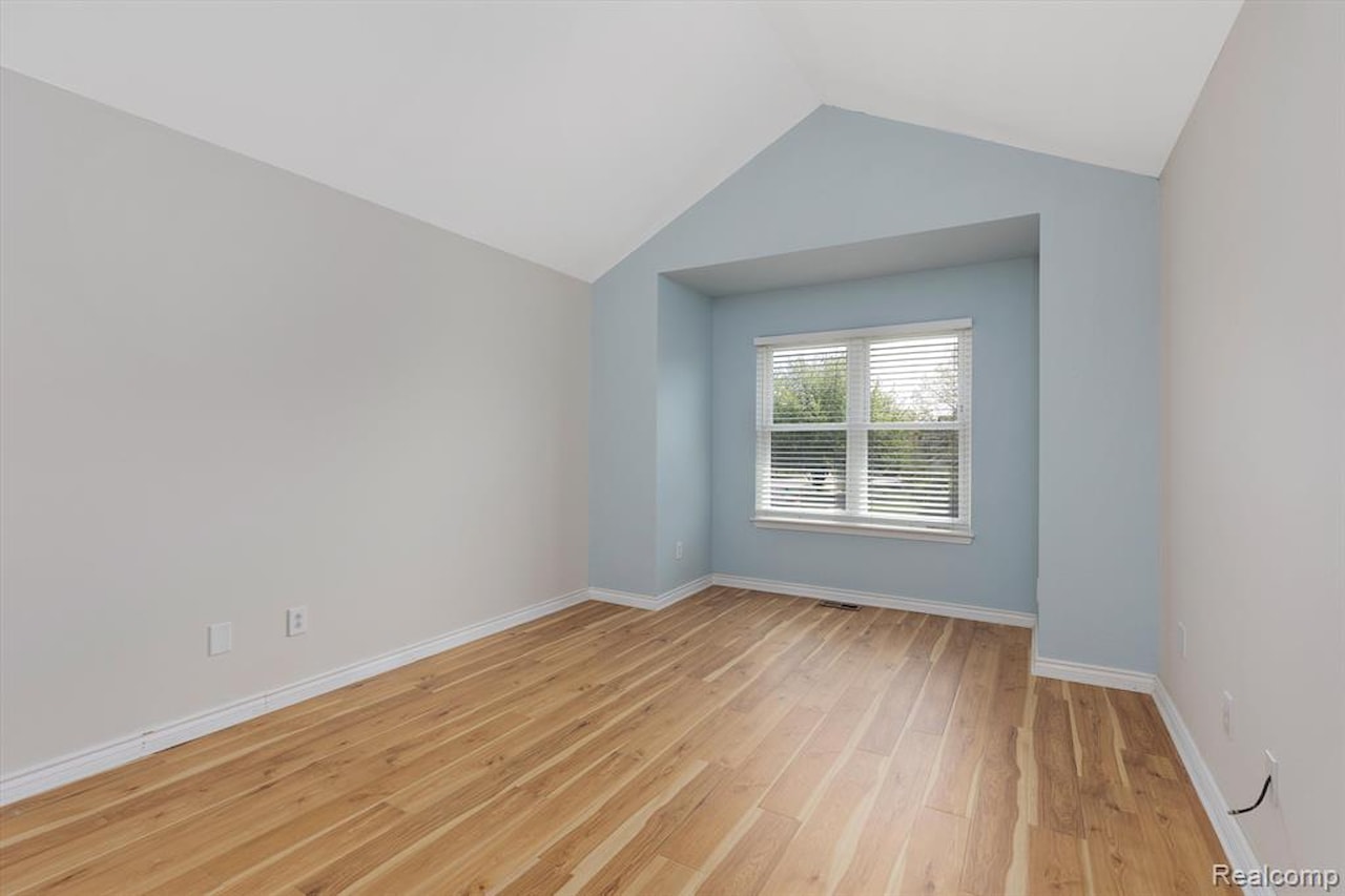 5572 Justin in Ypsilanti Twp, MI Photo 27