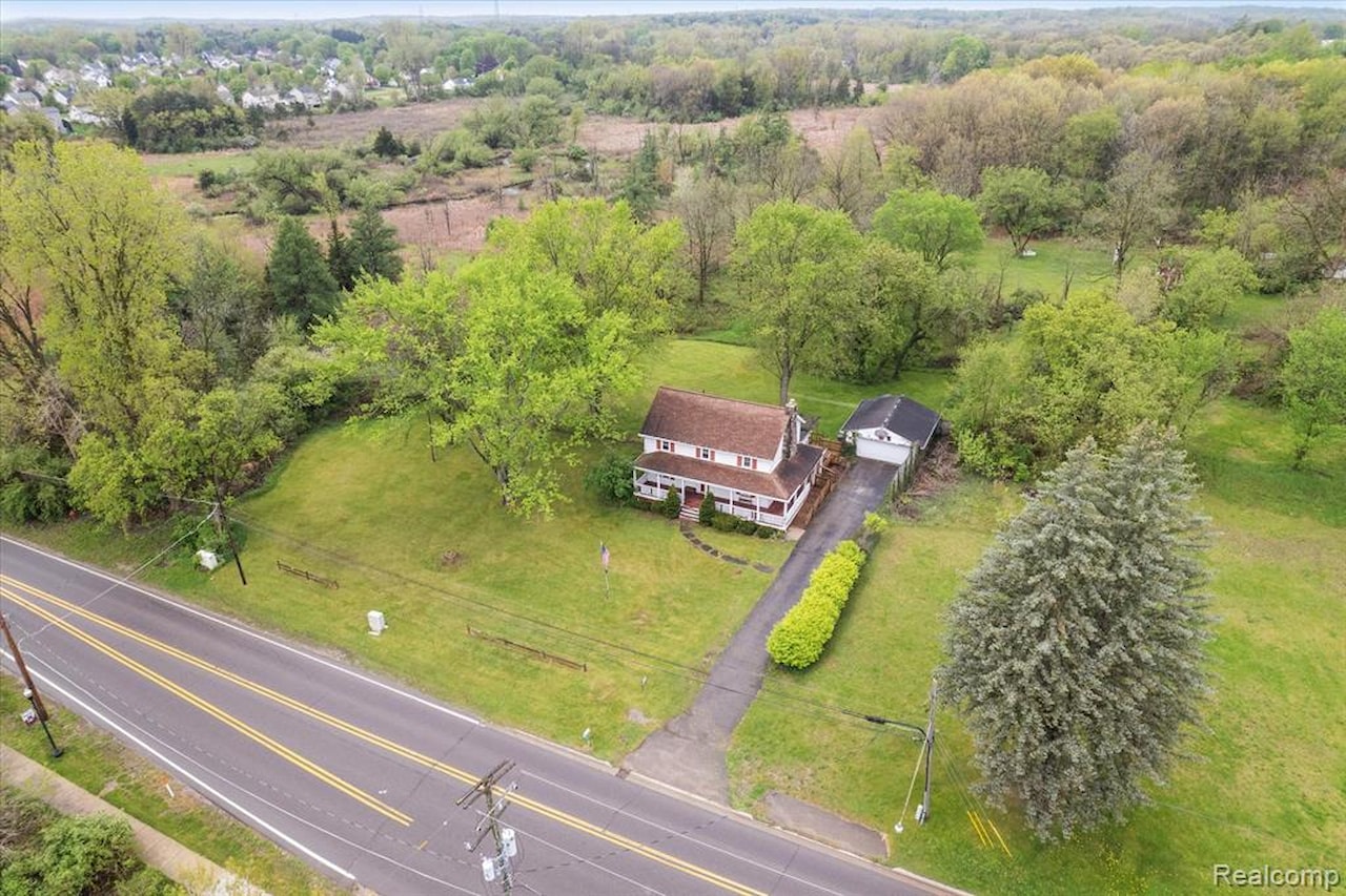 260 S Dexter  St in Pinckney Vlg, MI Photo 7