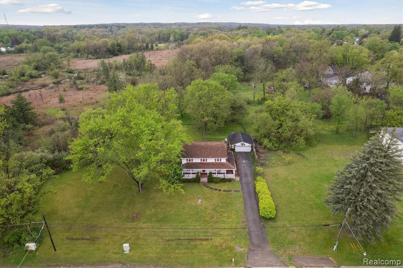 260 S Dexter  St in Pinckney Vlg, MI Photo 8