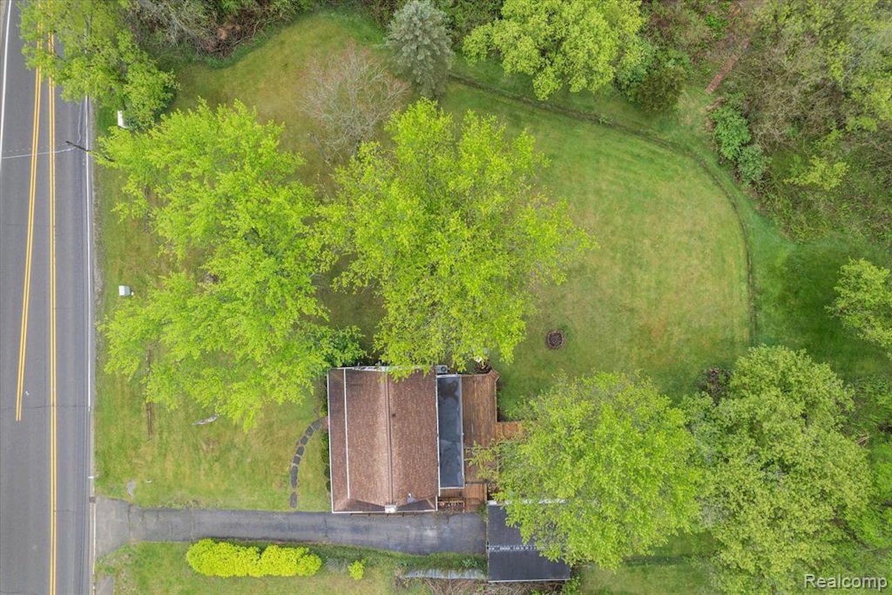 260 S Dexter  St in Pinckney Vlg, MI Photo 6