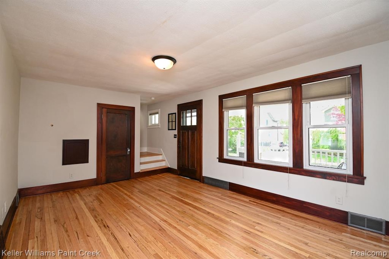 606 N Center St in Royal Oak, MI Photo 9