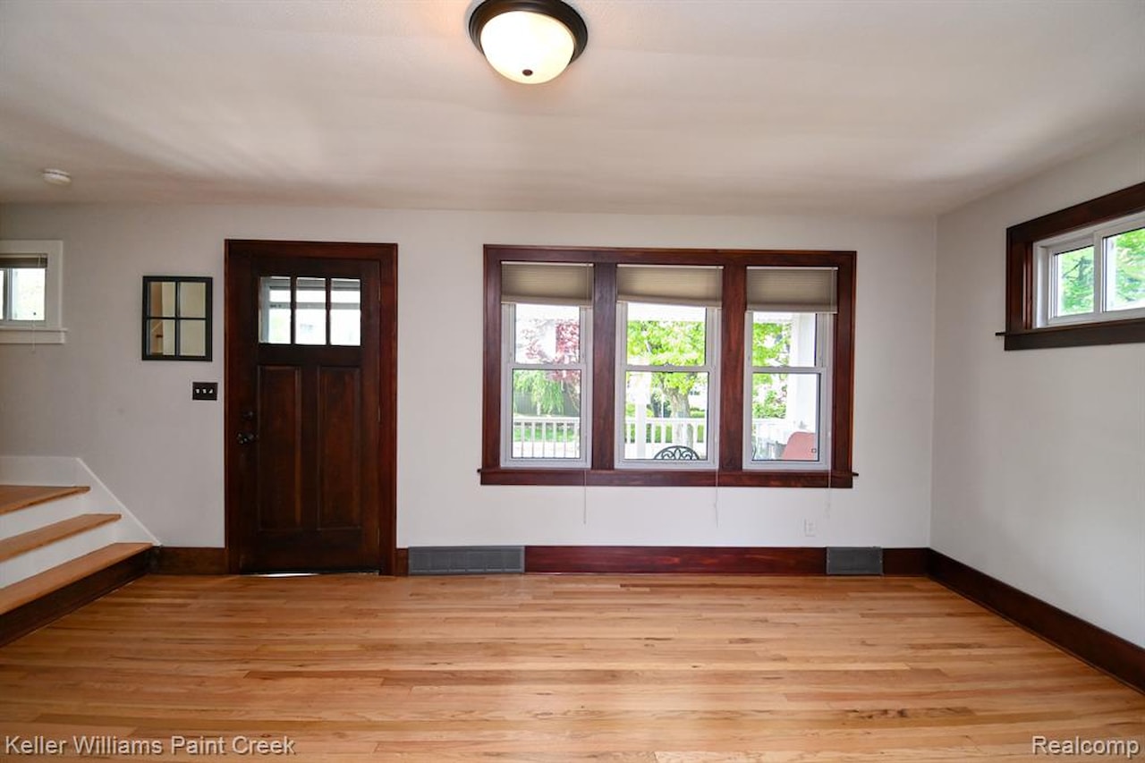 606 N Center St in Royal Oak, MI Photo 11