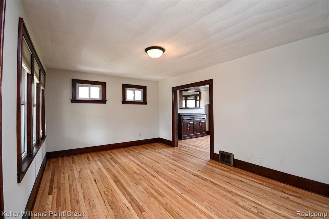 606 N Center St in Royal Oak, MI Photo 10