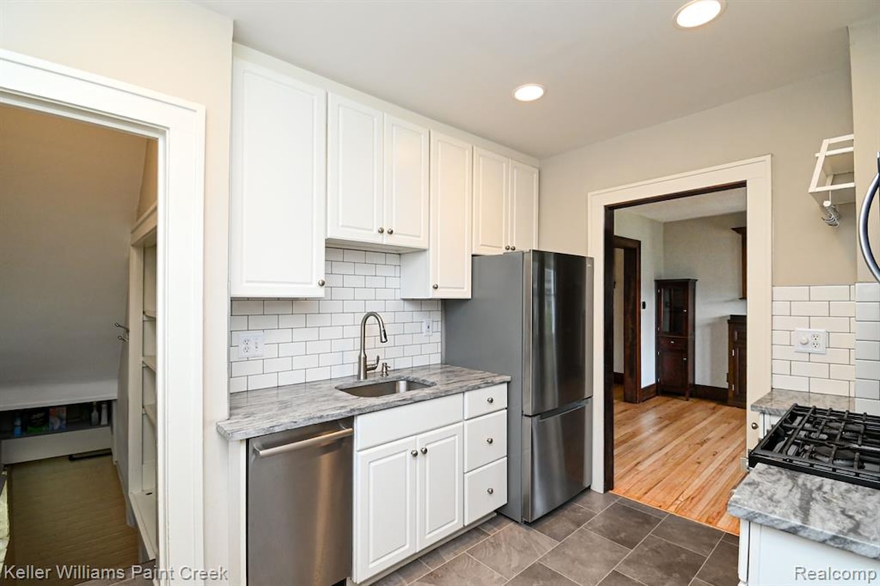 606 N Center St in Royal Oak, MI Photo 13