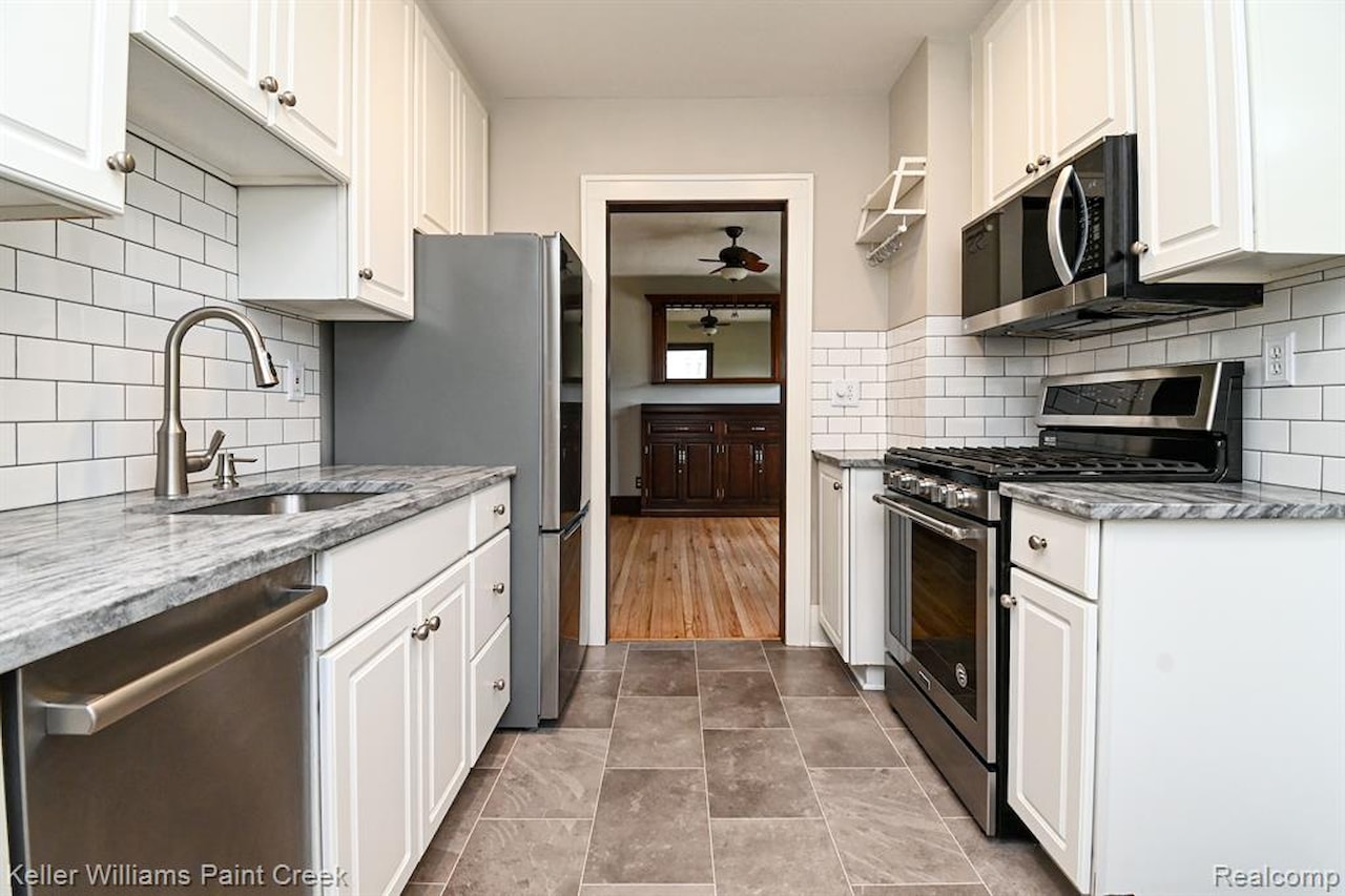 606 N Center St in Royal Oak, MI Photo 14