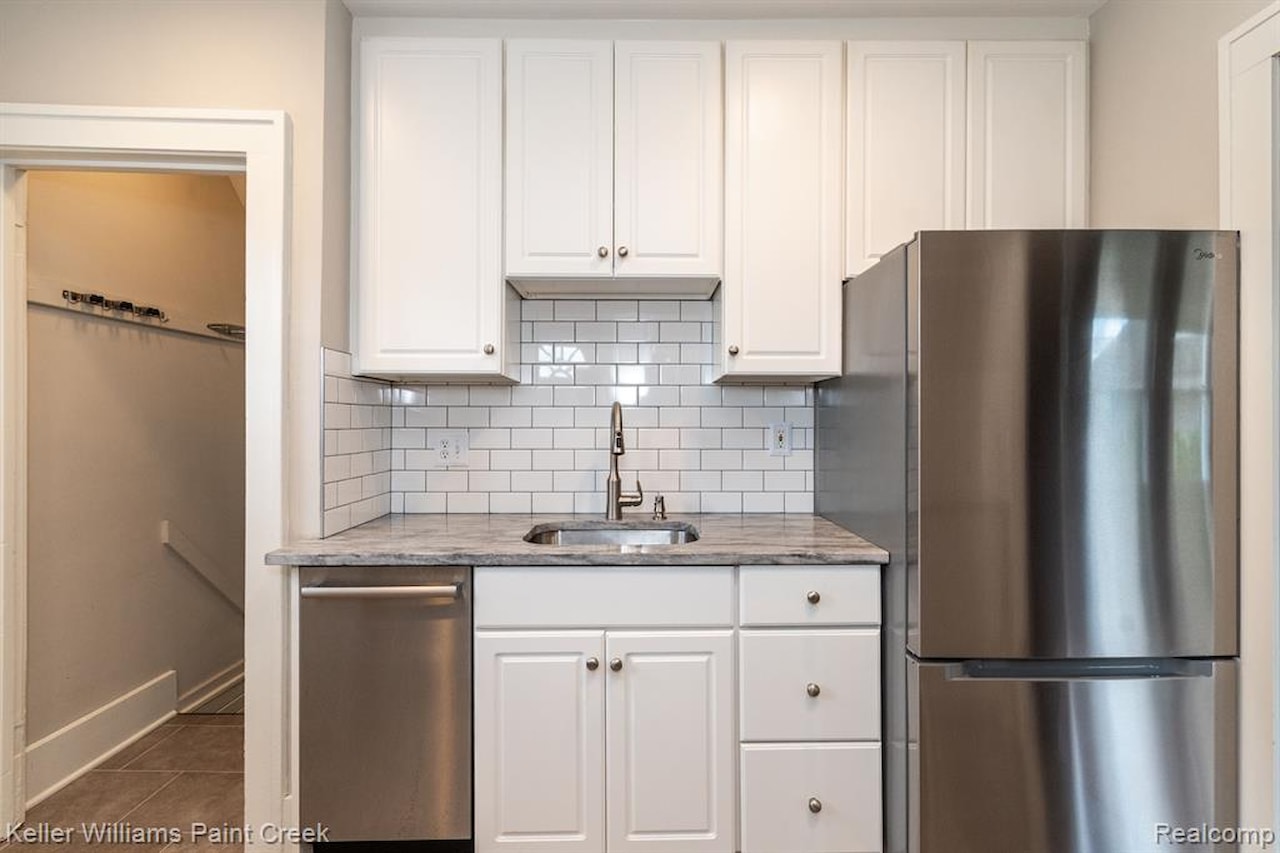606 N Center St in Royal Oak, MI Photo 16