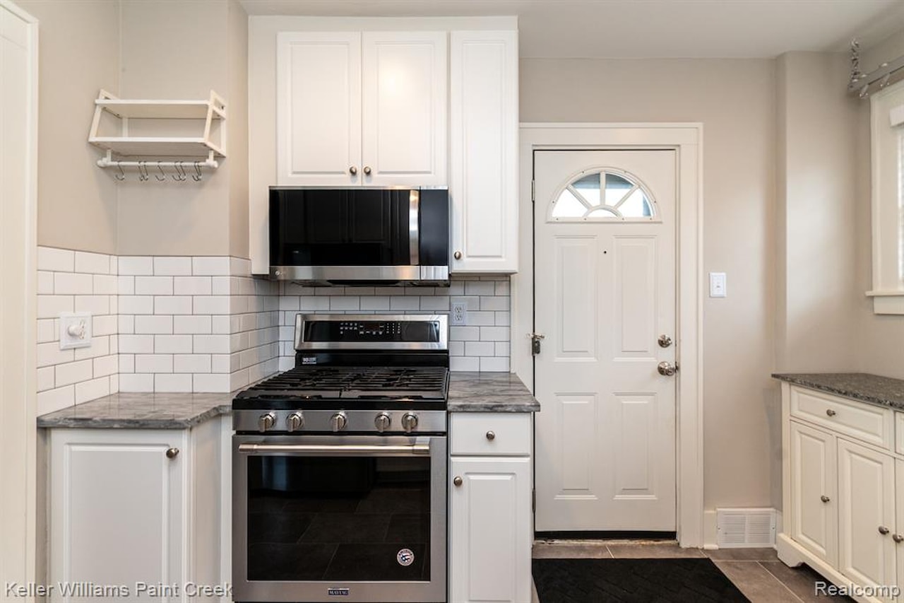 606 N Center St in Royal Oak, MI Photo 17