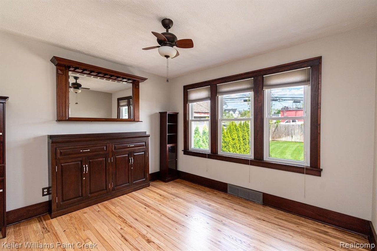 606 N Center St in Royal Oak, MI Photo 19