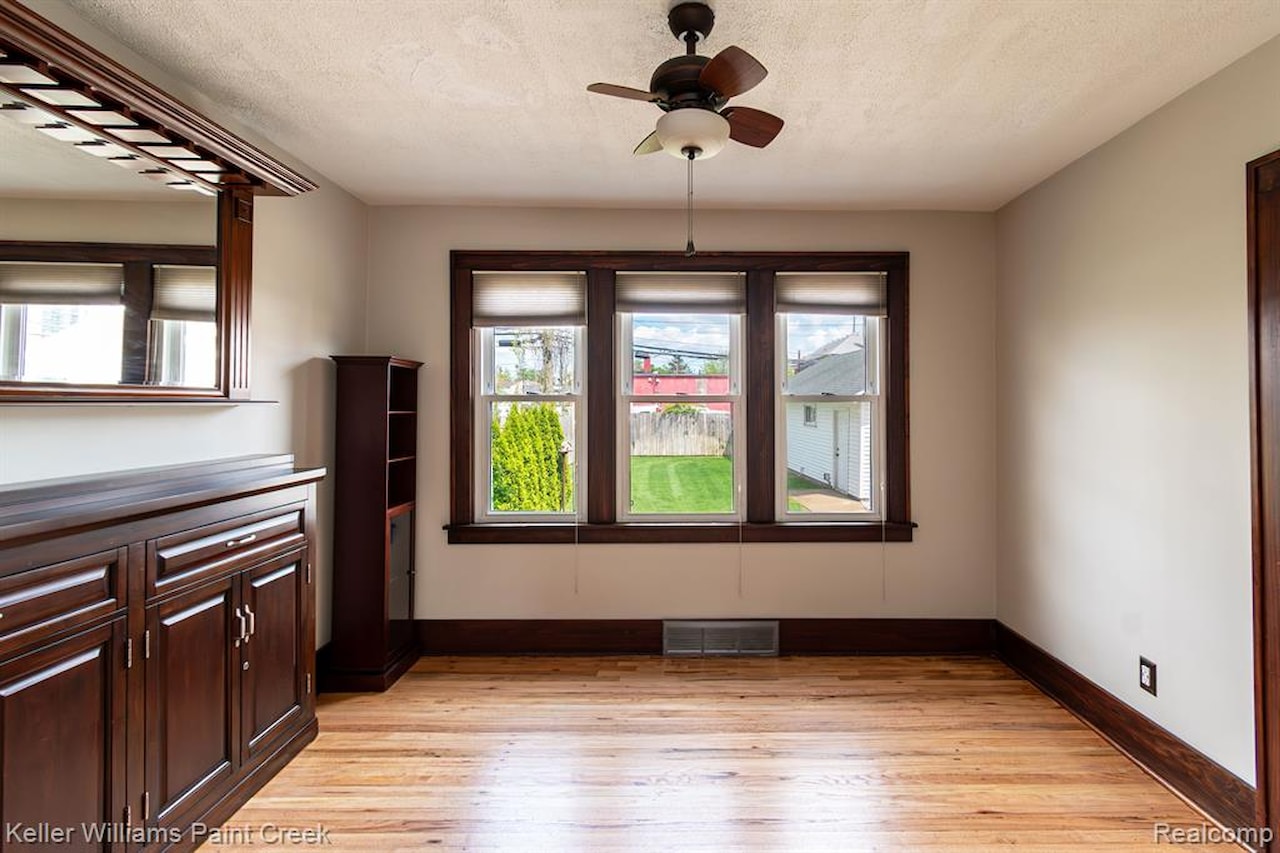 606 N Center St in Royal Oak, MI Photo 21
