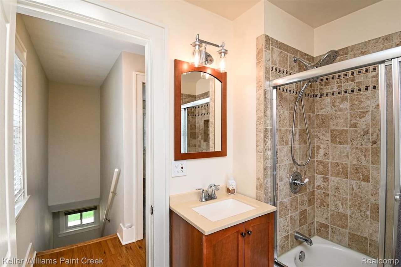 606 N Center St in Royal Oak, MI Photo 25