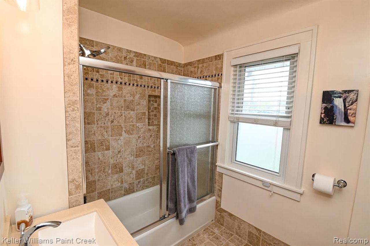 606 N Center St in Royal Oak, MI Photo 24