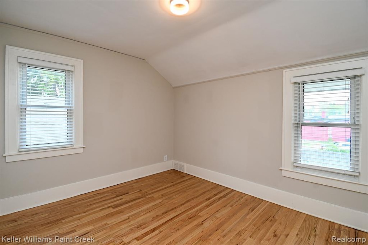 606 N Center St in Royal Oak, MI Photo 29
