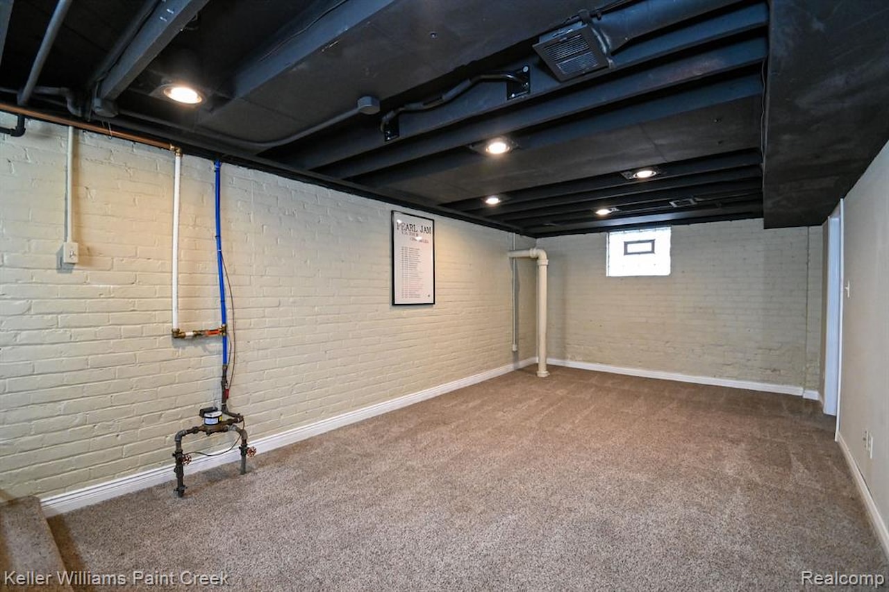 606 N Center St in Royal Oak, MI Photo 33