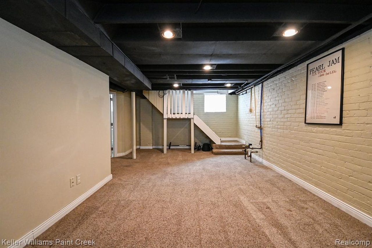 606 N Center St in Royal Oak, MI Photo 34