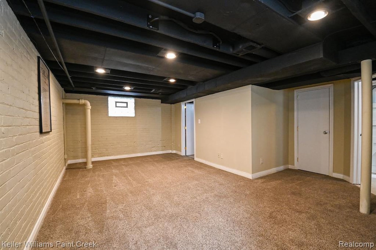 606 N Center St in Royal Oak, MI Photo 35