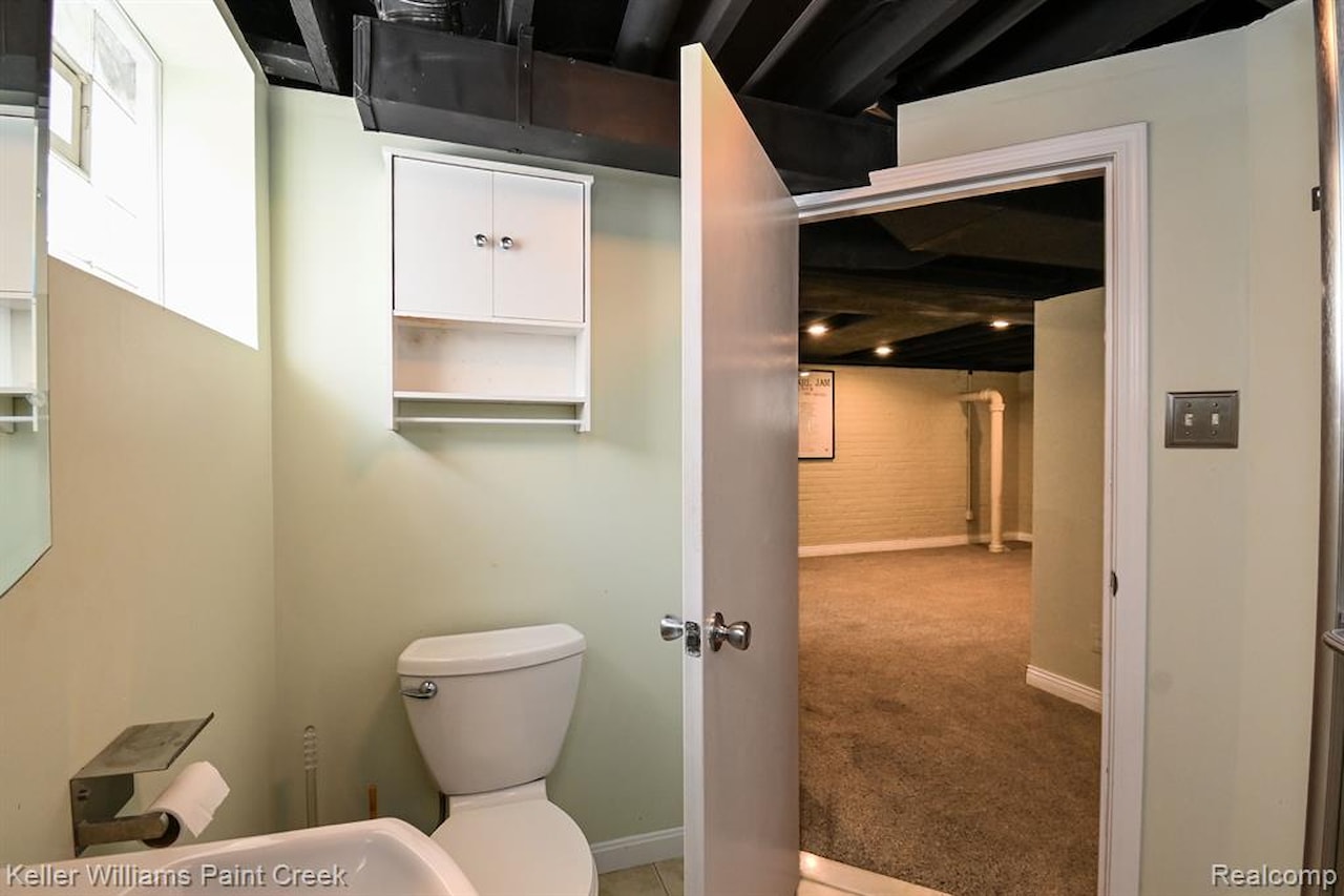 606 N Center St in Royal Oak, MI Photo 36