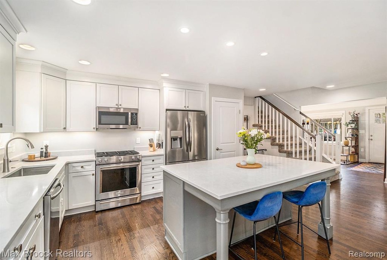 1211 N Blair Ave in Royal Oak, MI Photo 8