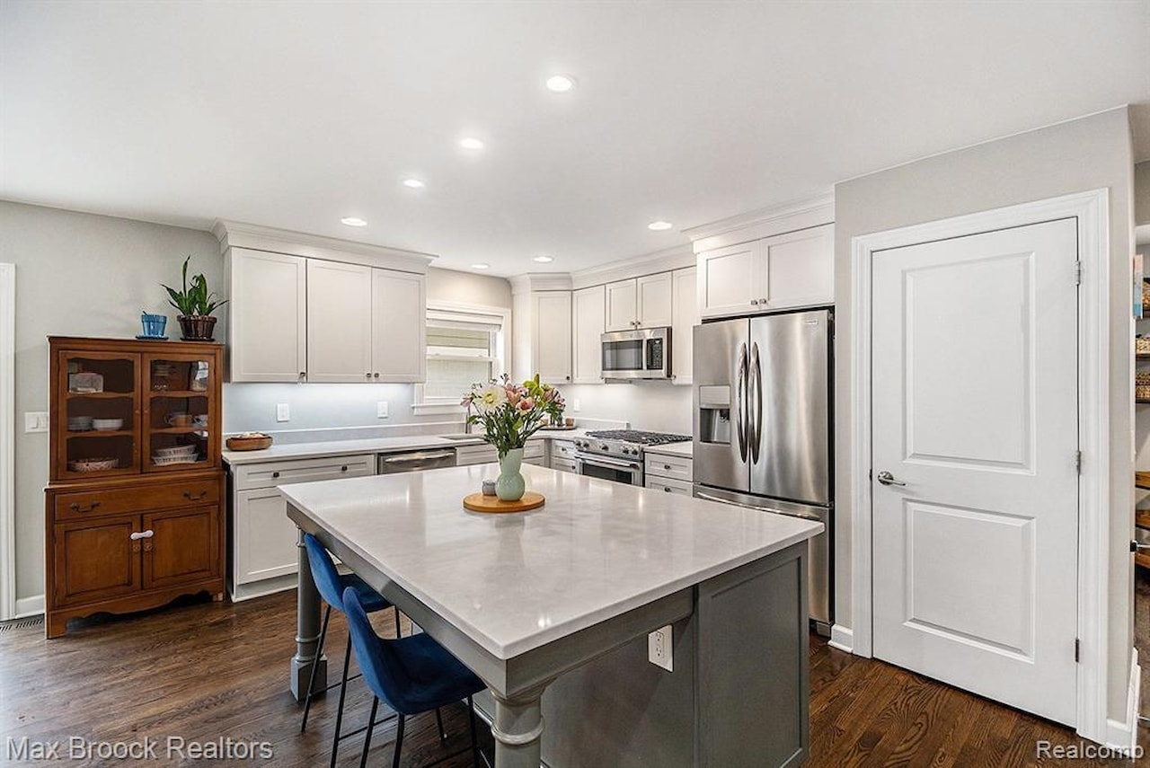 1211 N Blair Ave in Royal Oak, MI Photo 9