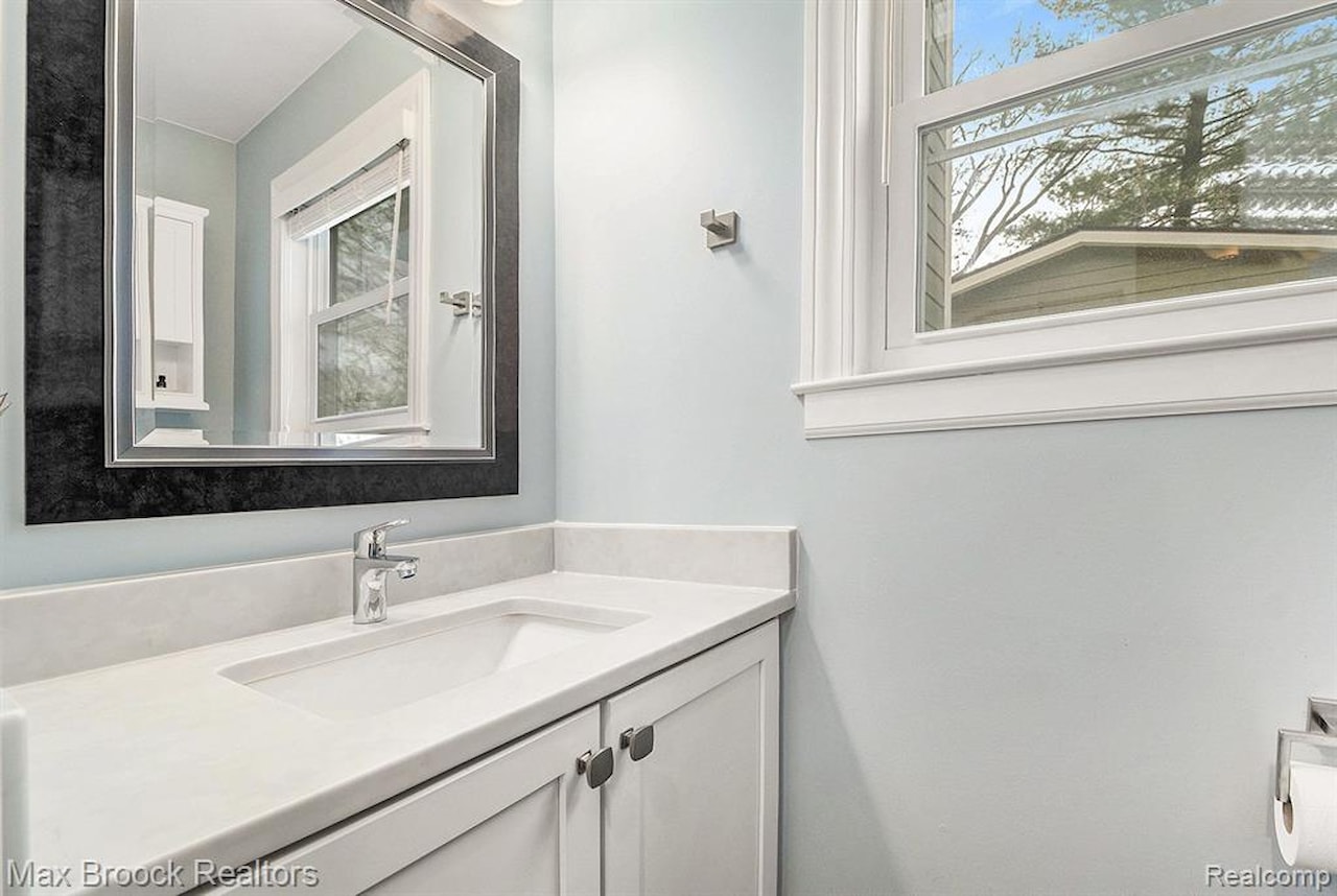 1211 N Blair Ave in Royal Oak, MI Photo 15