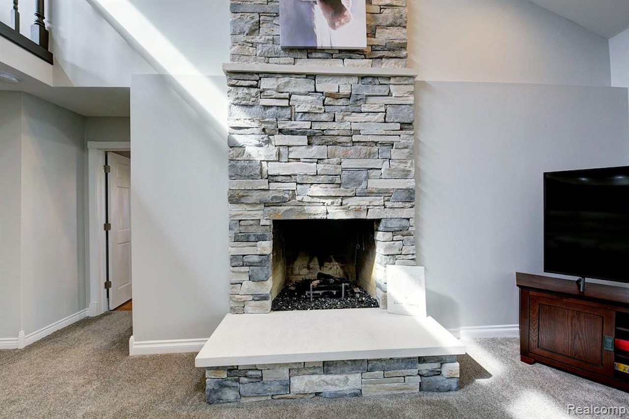 3978 Chanda in Highland Twp, MI Photo 12