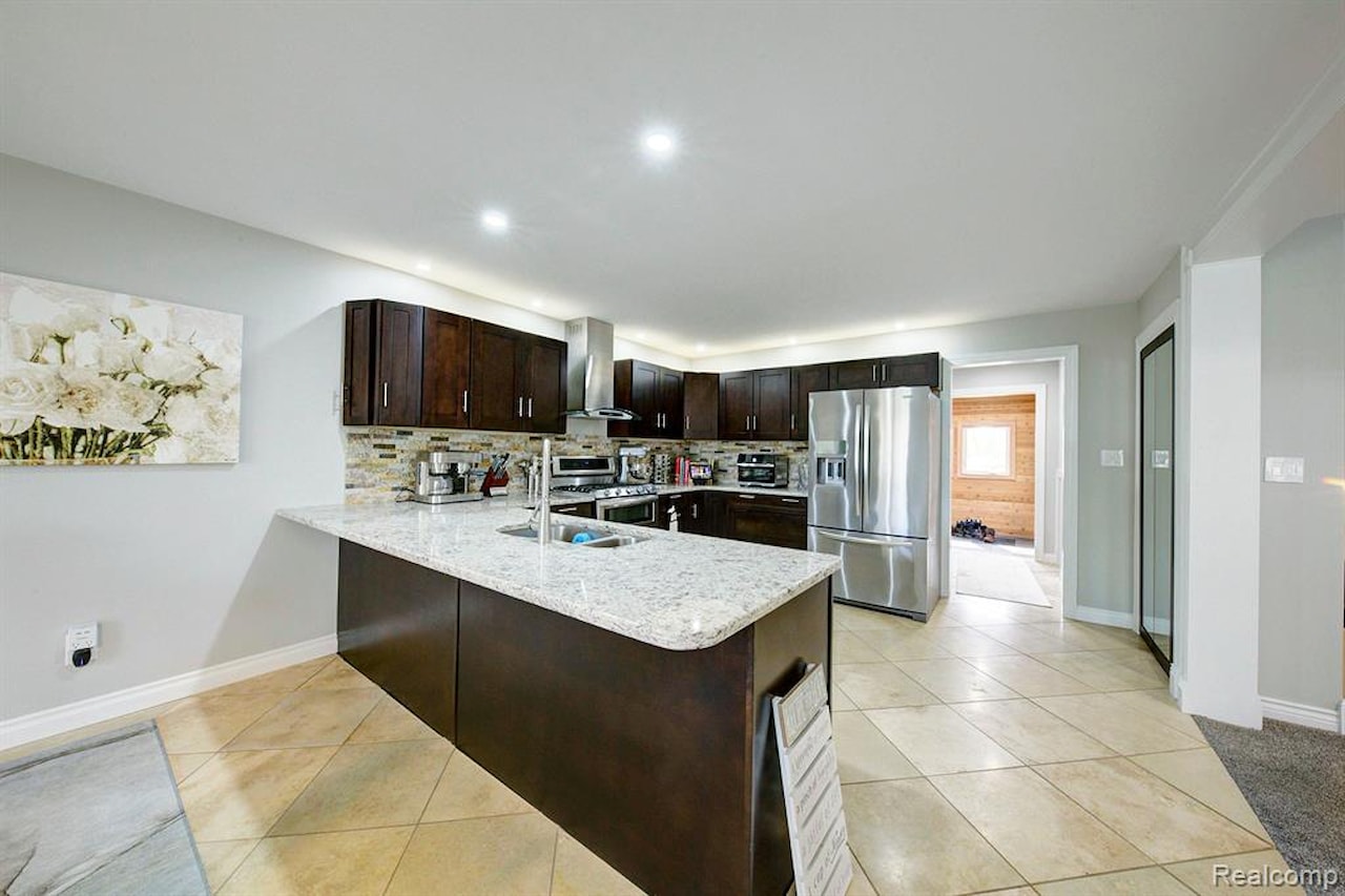 3978 Chanda in Highland Twp, MI Photo 14
