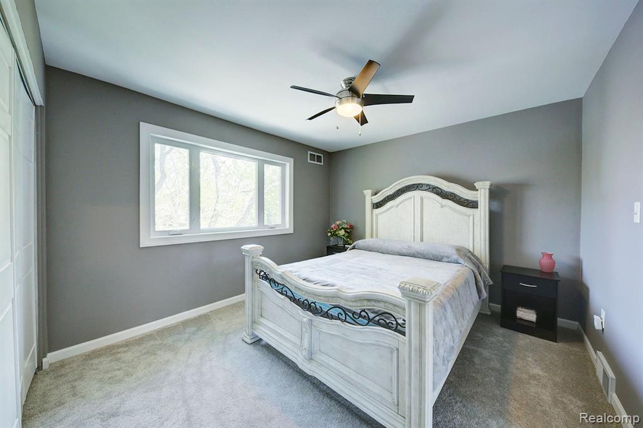 3978 Chanda in Highland Twp, MI Photo 33