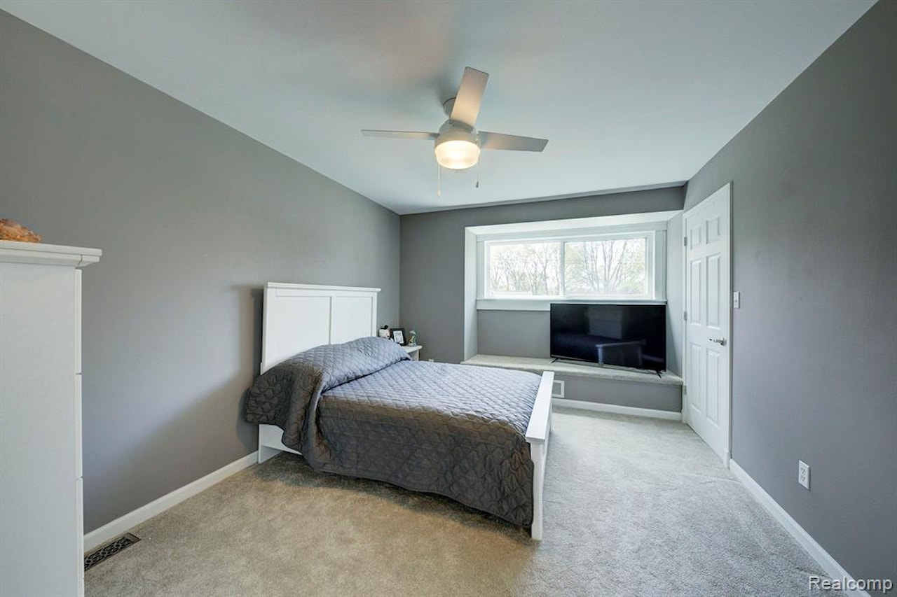 3978 Chanda in Highland Twp, MI Photo 38
