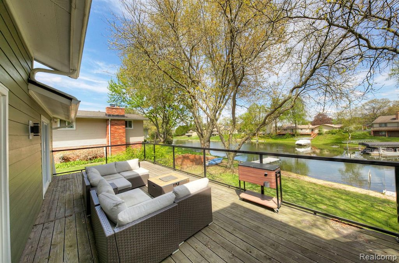 3978 Chanda in Highland Twp, MI Photo 6