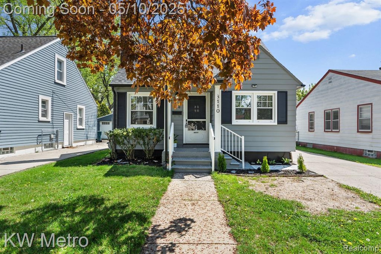 3110 Ellwood Ave in Berkley, MI Photo 2