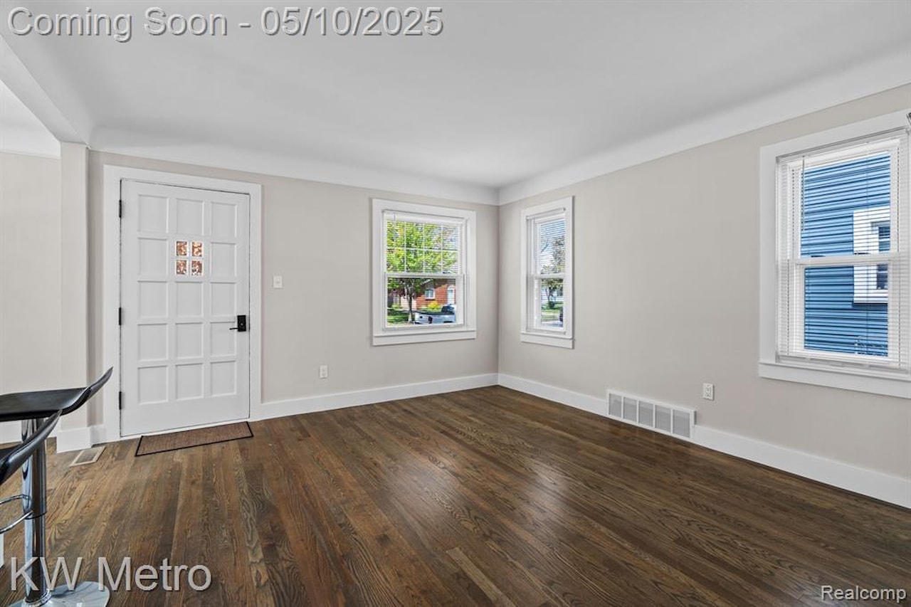 3110 Ellwood Ave in Berkley, MI Photo 7