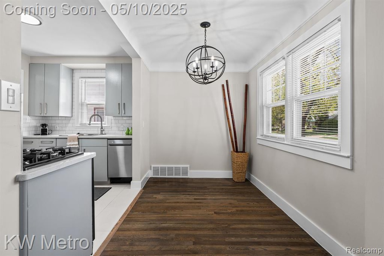 3110 Ellwood Ave in Berkley, MI Photo 8