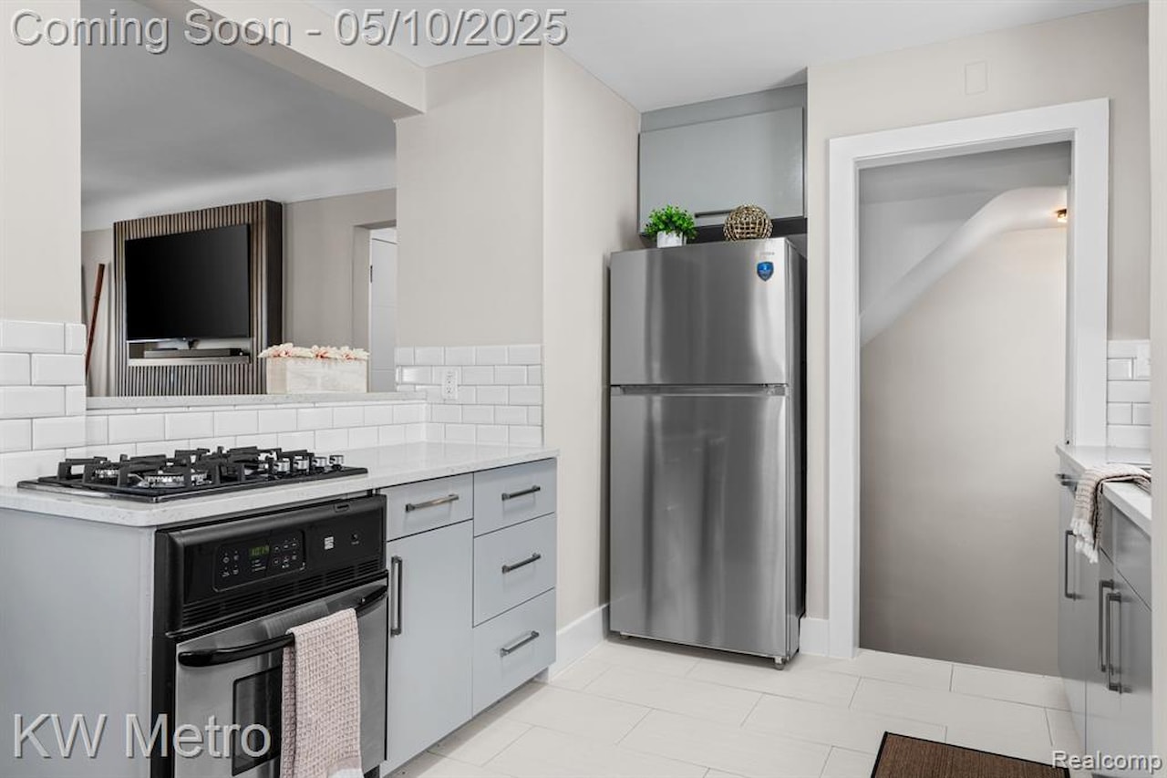 3110 Ellwood Ave in Berkley, MI Photo 10