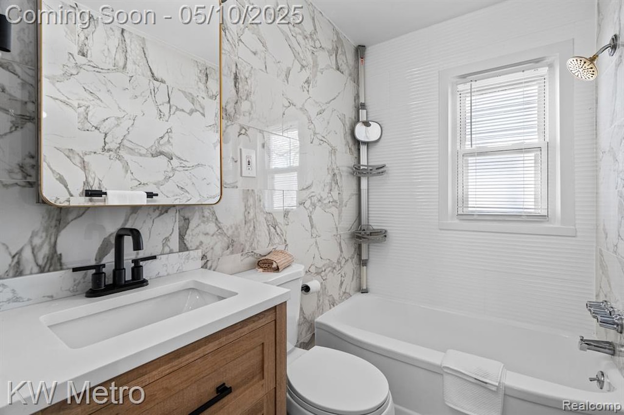 3110 Ellwood Ave in Berkley, MI Photo 14