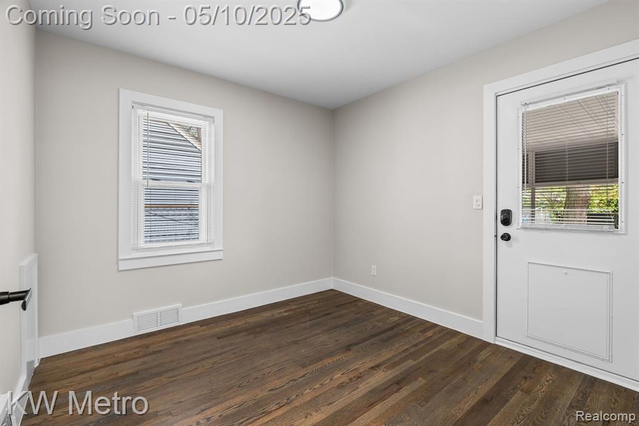 3110 Ellwood Ave in Berkley, MI Photo 15