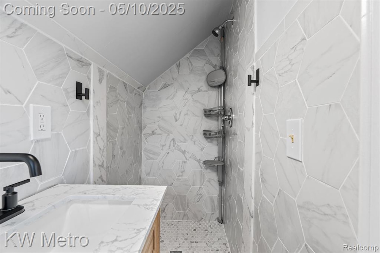 3110 Ellwood Ave in Berkley, MI Photo 21