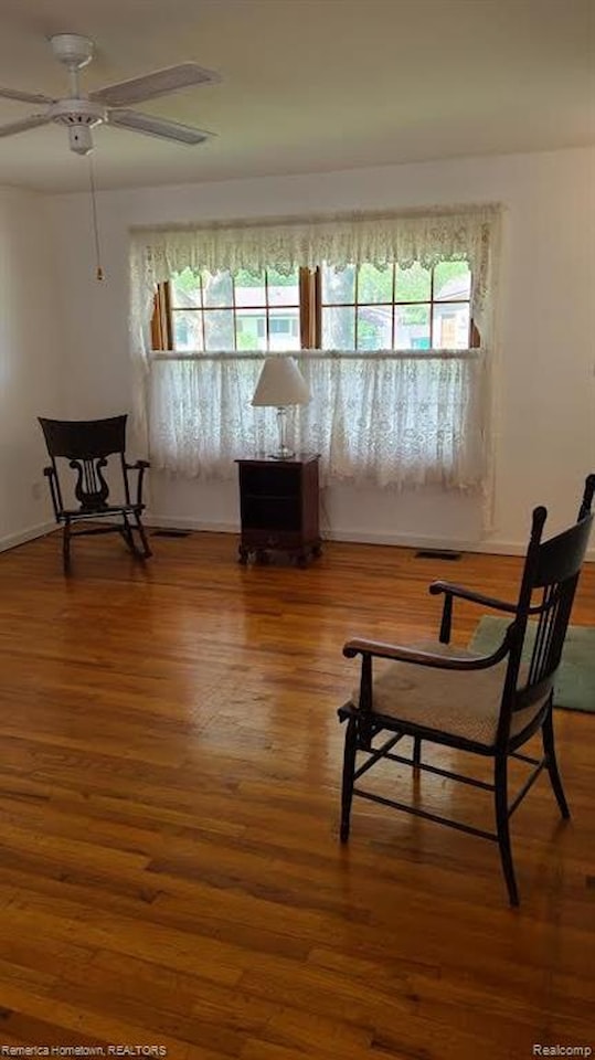 527 Rosemont Ave in Saline, MI Photo 3