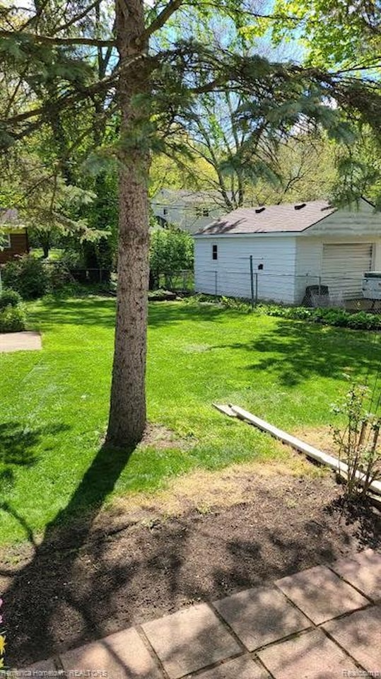 527 Rosemont Ave in Saline, MI Photo 23