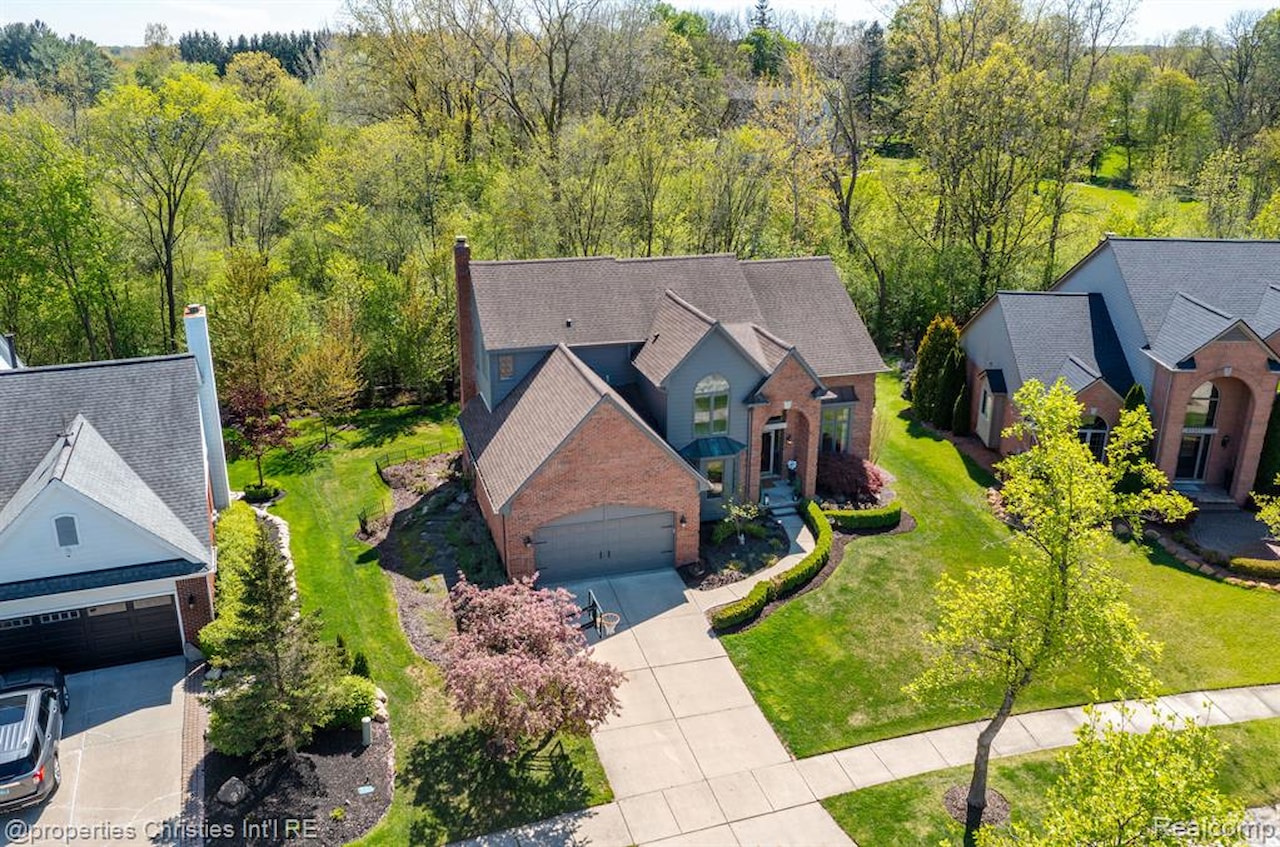 45571 Irvine Dr in Novi, MI Photo 2