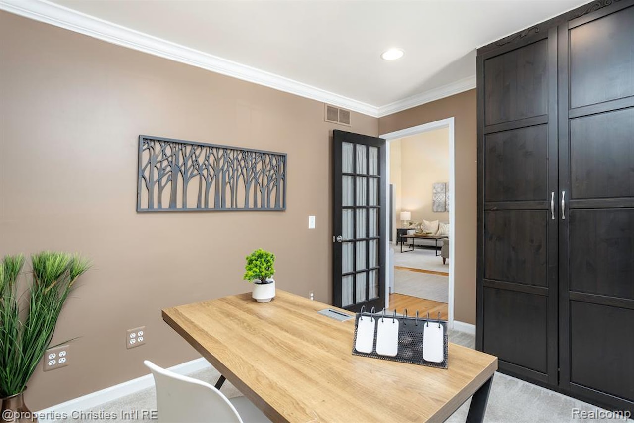 45571 Irvine Dr in Novi, MI Photo 9
