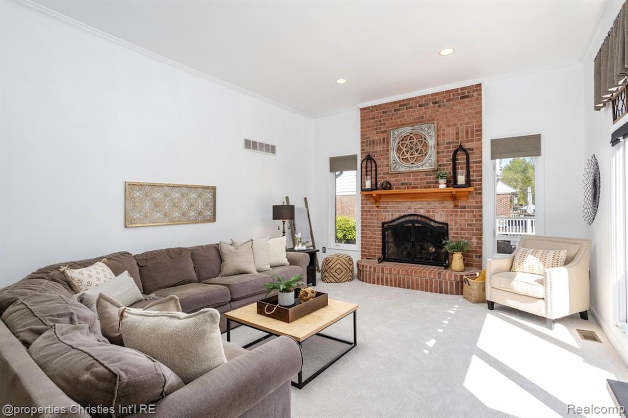 45571 Irvine Dr in Novi, MI Photo 19