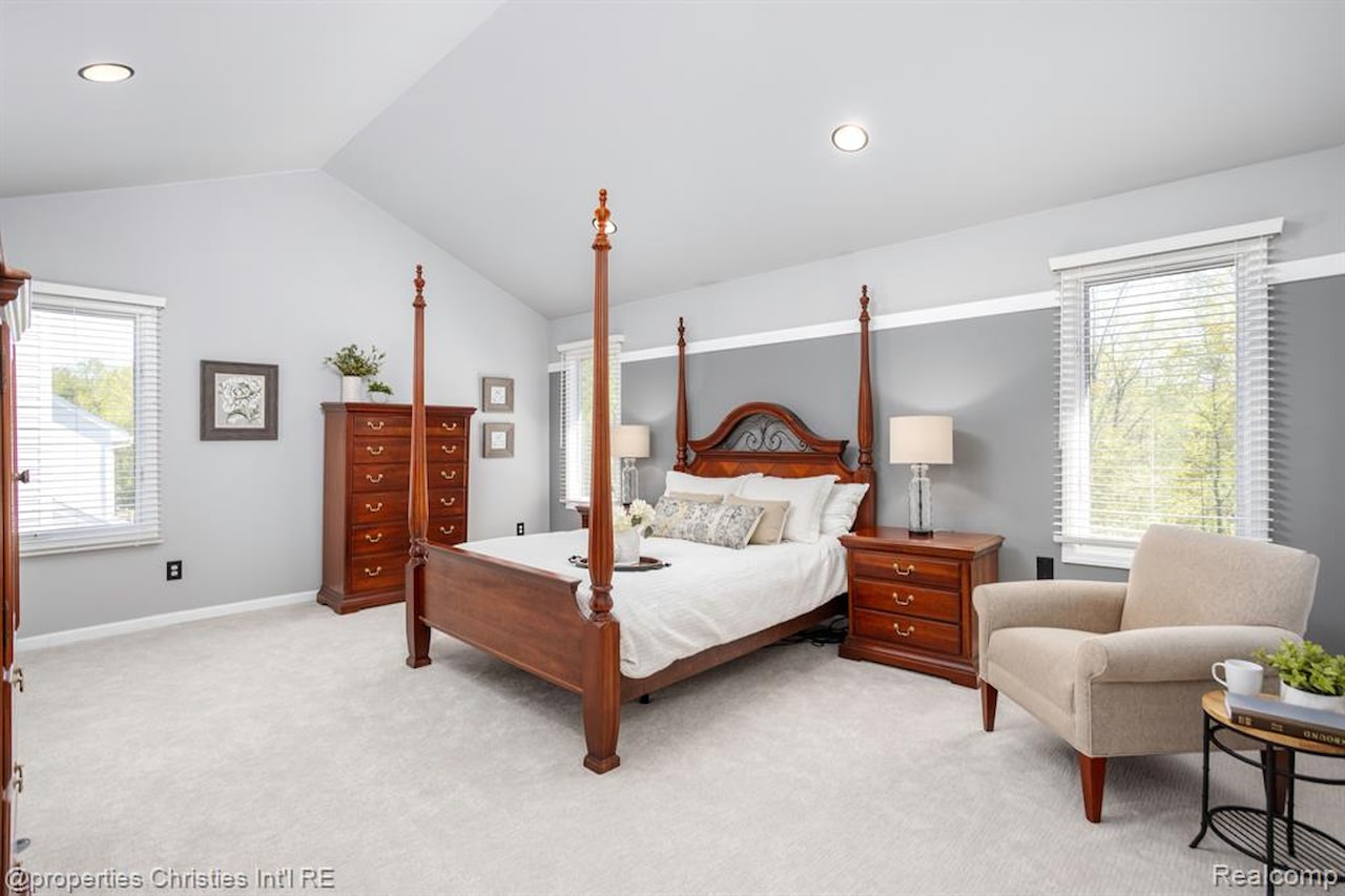 45571 Irvine Dr in Novi, MI Photo 26