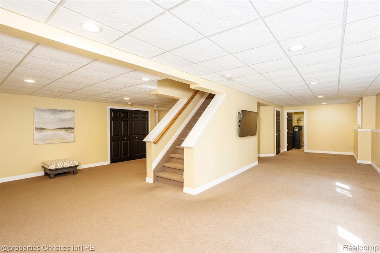 45571 Irvine Dr in Novi, MI Photo 39