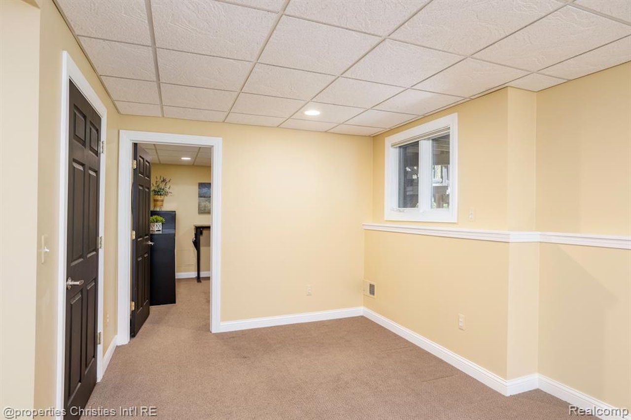 45571 Irvine Dr in Novi, MI Photo 41