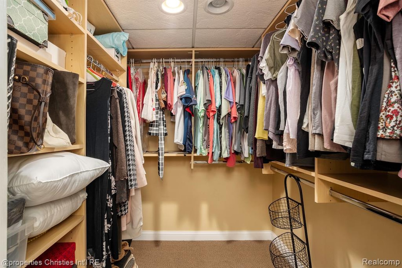 45571 Irvine Dr in Novi, MI Photo 43